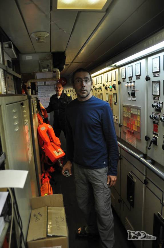 Visitando a sala de comando da casa de máquinas do Sea Spirit, durante nossa travessia da Drake Passage